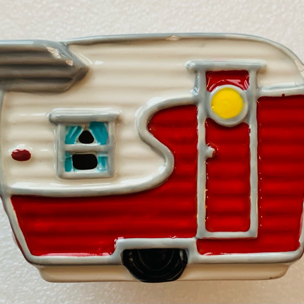 Scentsy Road Less Traveled Warmer Mini Red White Camper Wall Plug In With Light - Picture 5 of 11